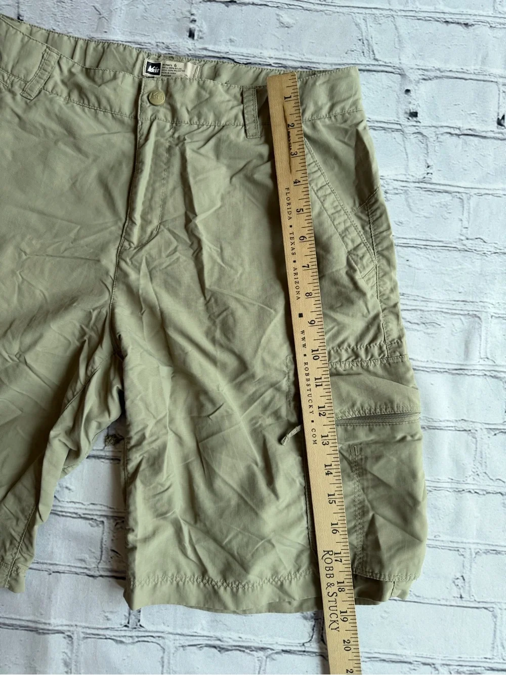REI Women’s Cargo Shorts Hiking Granola Outdoors Tan Lightweight  Size 6